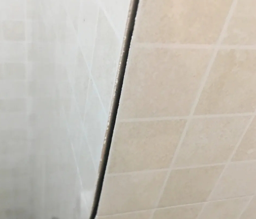 慈利瓷砖空鼓维修公司分享阳台瓷砖脱落的修复过程可以分为以下几个步骤