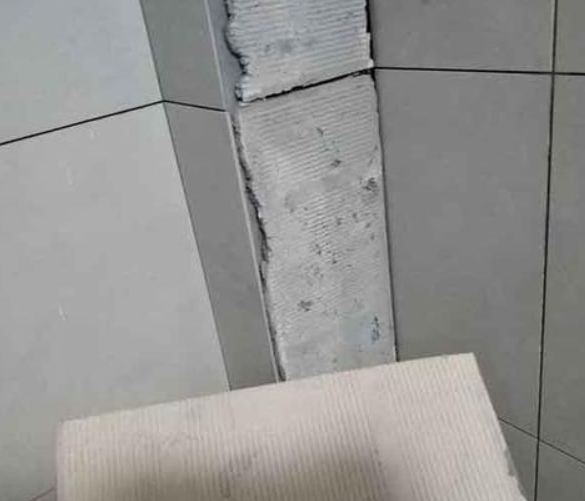 慈利瓷砖空鼓维修公司分享下厨房瓷砖脱落的补救措施。